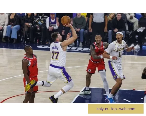 湖人天塌了 东契奇赛季报销里夫斯休战六周季后赛首战遭遇重创